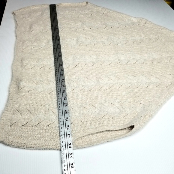 Anthropologie Akemi & Kin Eyelash Turtleneck One Size Biege Cable Knit Poncho - Picture 7 of 10